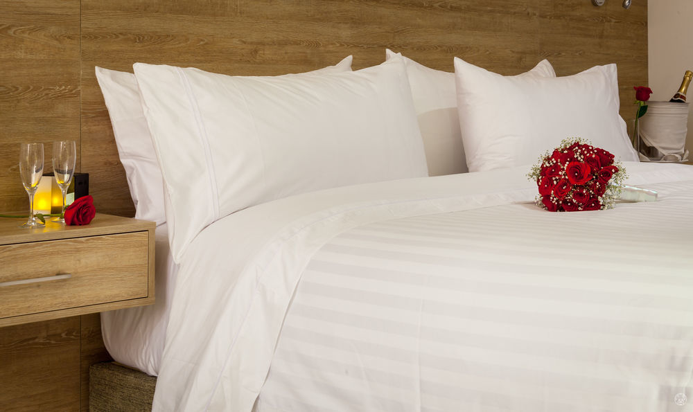 Ghl Collection Barranquilla Hotel Dış mekan fotoğraf A bed with white sheets